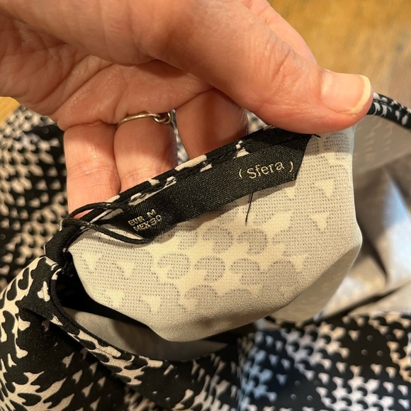 SFERA – Sleeveless Graphic Top (NEW) black & white size M - Picture 2 of 7